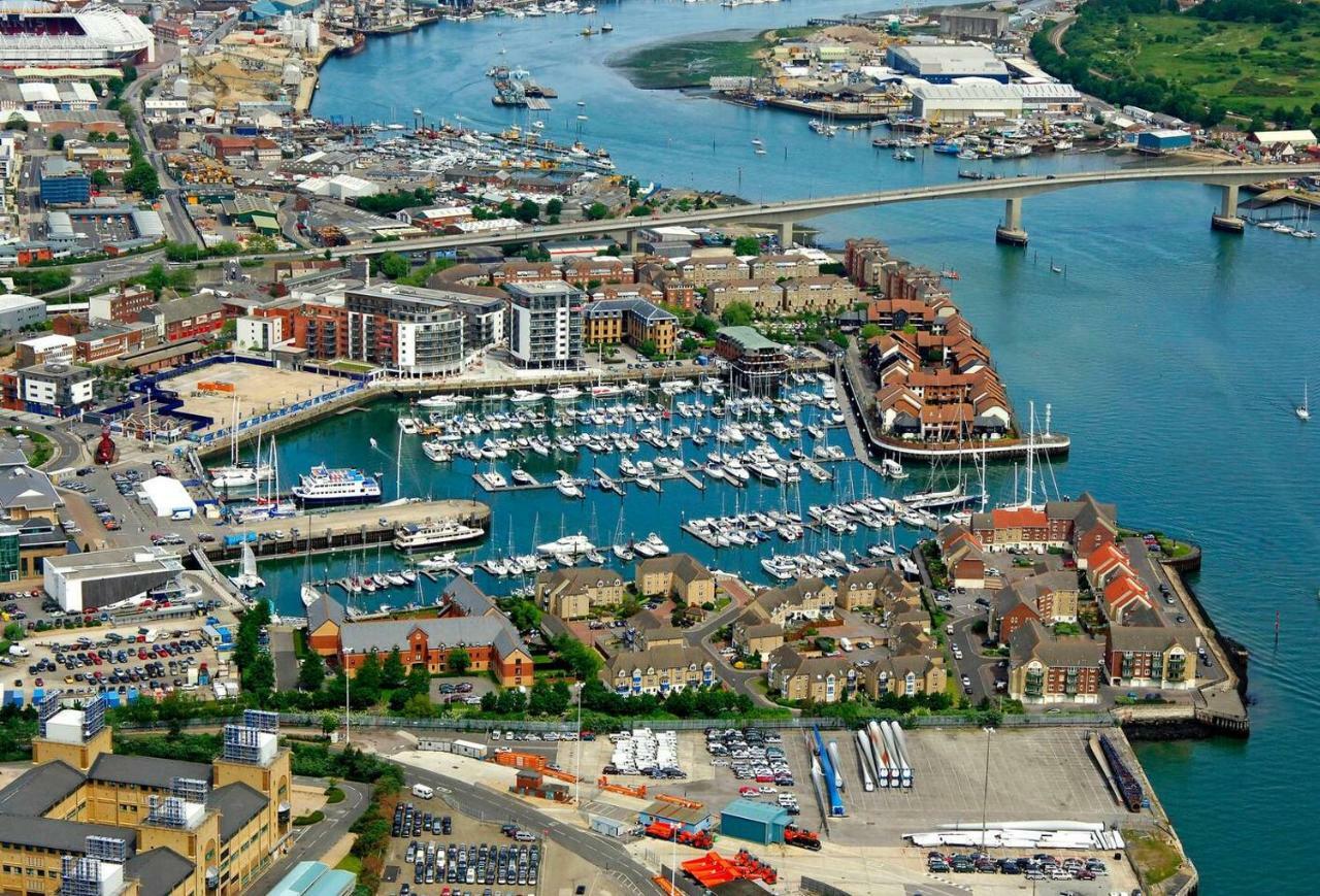 2 Bed Apartment With 2 Ensuites-Near Train Station /Mayflower /City Southampton Eksteriør bilde